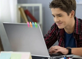 لپ تاپ دانش آموزی چیست؟