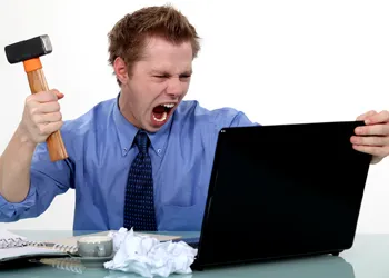 علت هنگ کردن لپ‌تاپ + بررسی دلایل و ارائه راهکارها