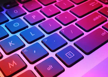 خراب شدن کیبورد لپ‌تاپ و دلایل مهم آن