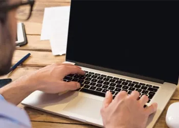 علت سیاه شدن صفحه لپ تاپ چیست؟