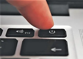 چرا لپ تاپ روشن نمی‌شود؟