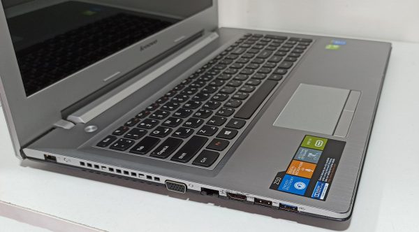 نمای چپ و کناری لپ تاپ لنوو z5070