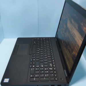نمای راست لپ تاپ استوک Dell Latitude E5570